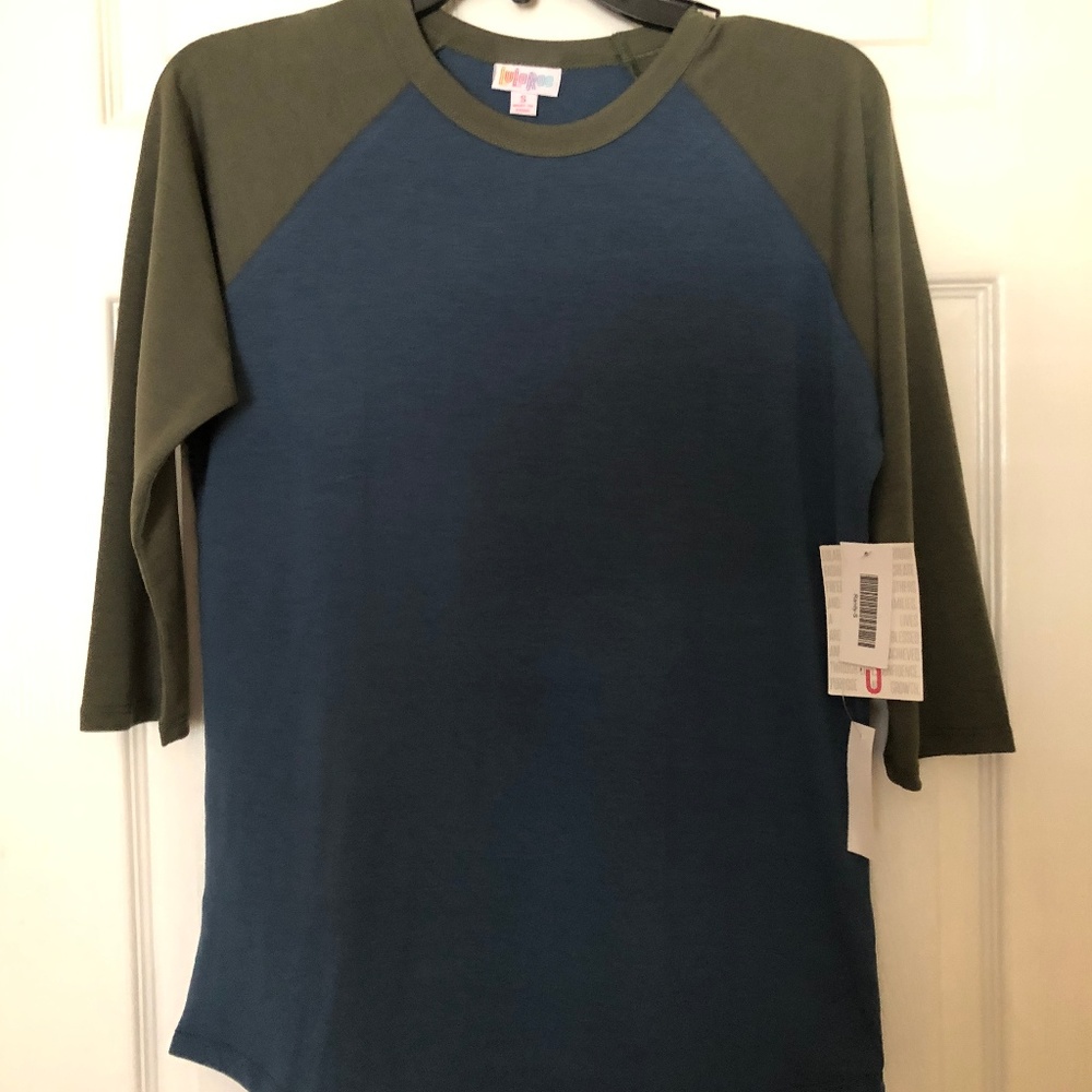 NWT Size S LulaRoe Randy Top